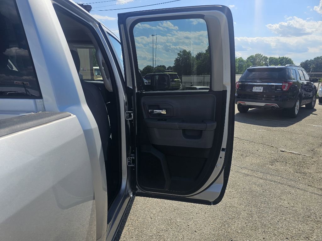 Used 2013 RAM 1500 Classic SLT w/ Remote Start & Security Group RWD image 18