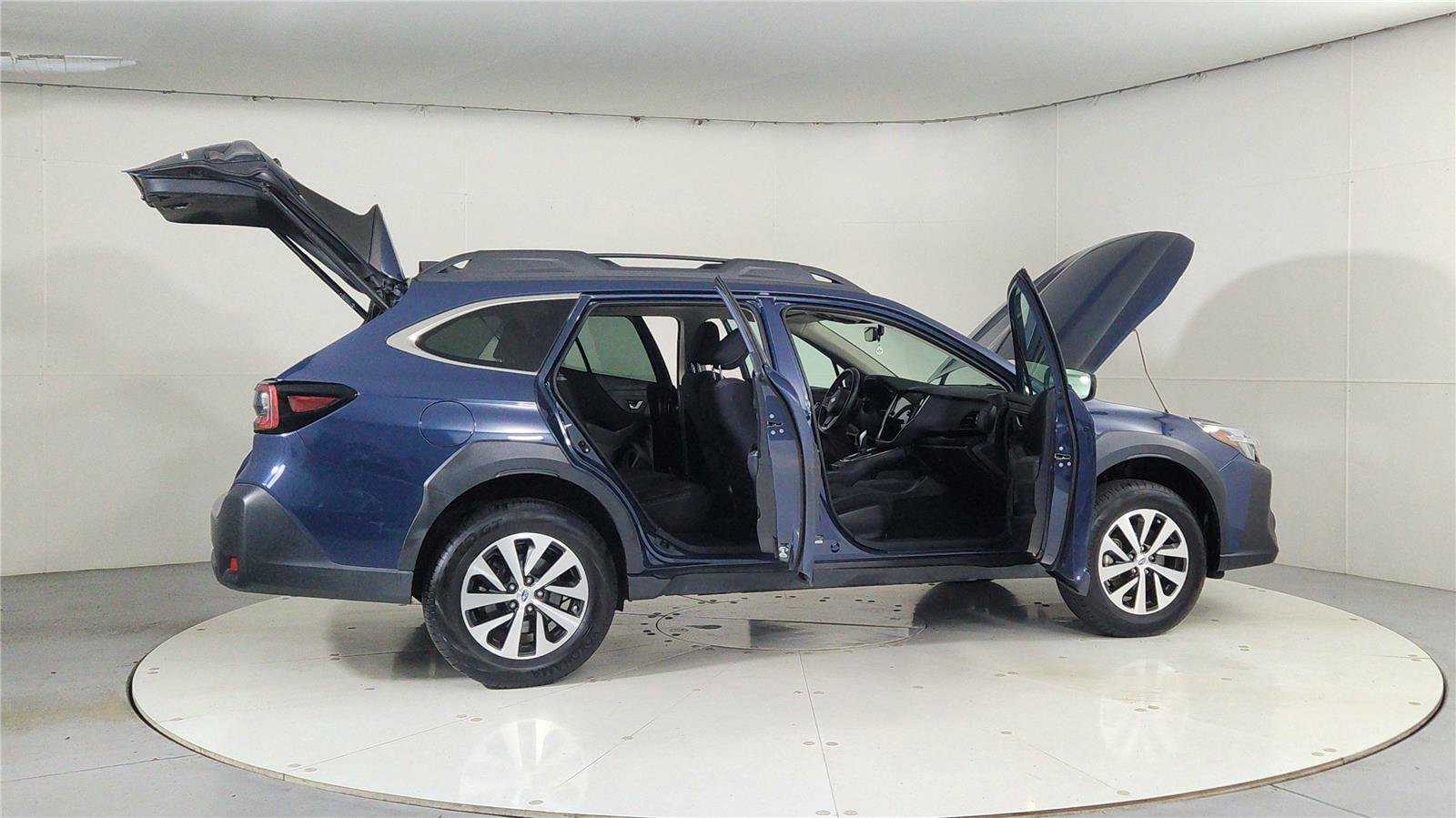 Used 2023 Subaru Outback Premium image 12