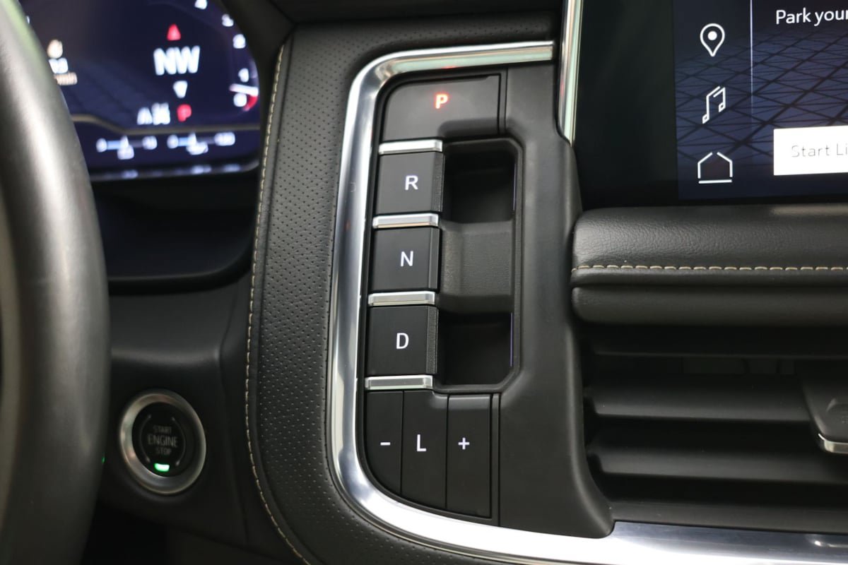 Used 2023 GMC Yukon XL SLT AWD/4WD image 6
