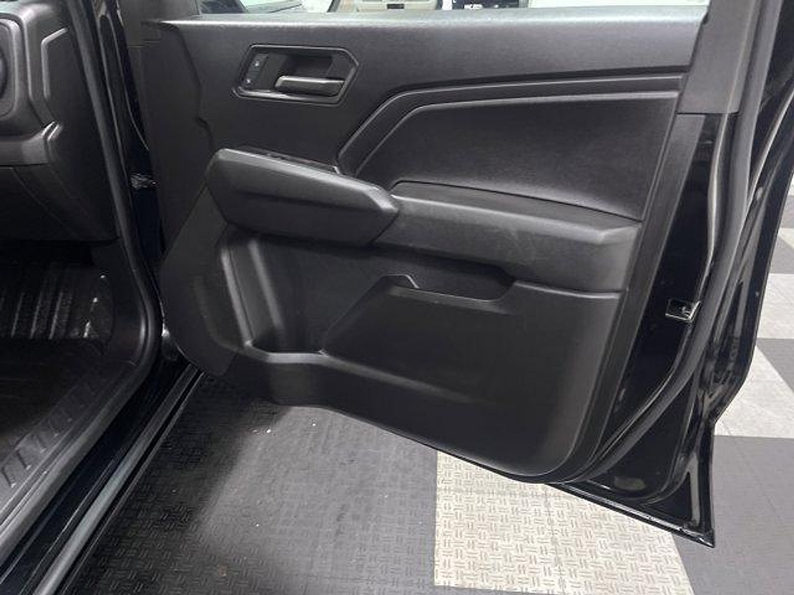 Used 2023 Chevrolet Colorado W/T RWD image 17