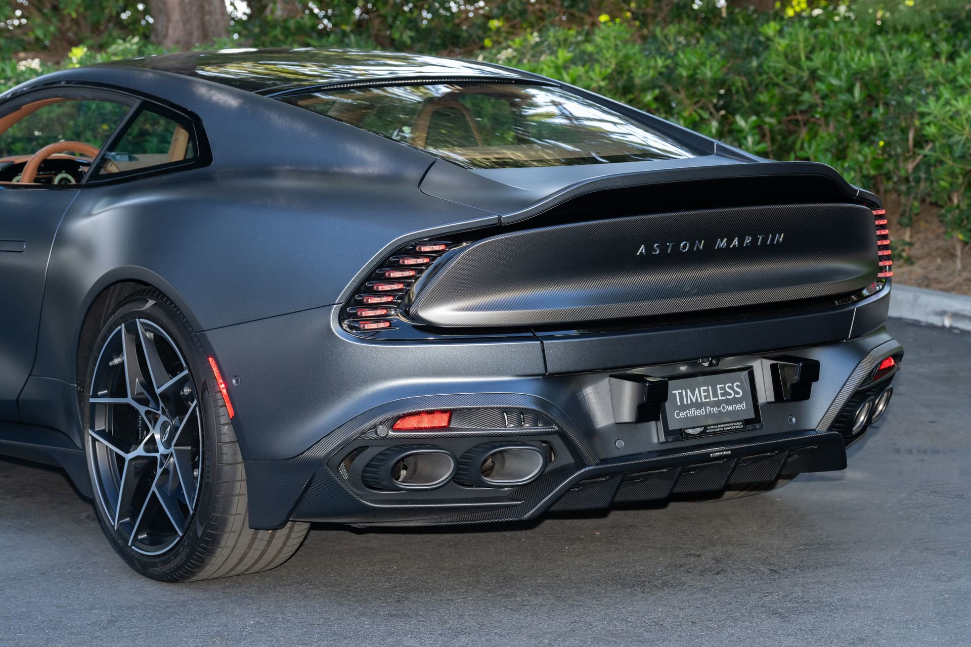 Used 2025 Aston Martin Vanquish RWD image 24