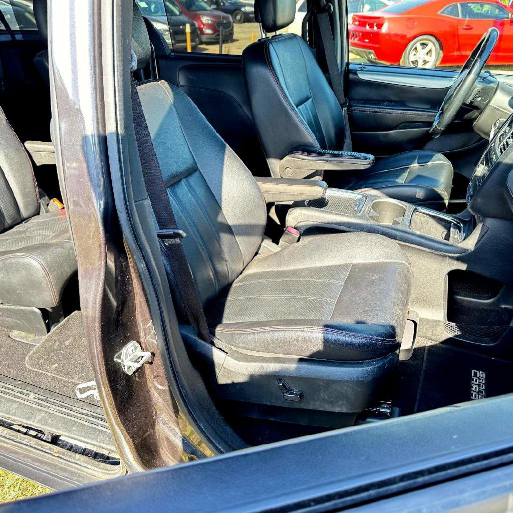 Used 2017 Dodge Grand Caravan GT image 17