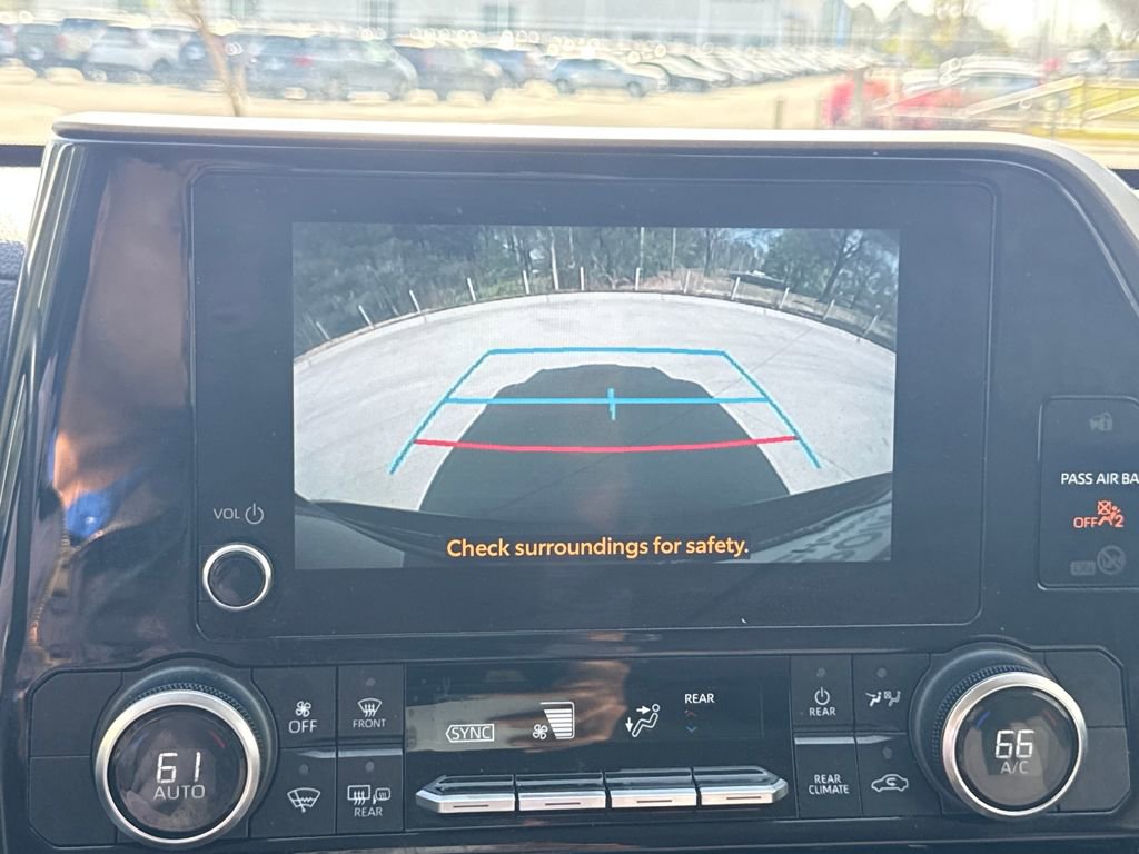 Used 2023 Toyota Highlander LE AWD/4WD image 25