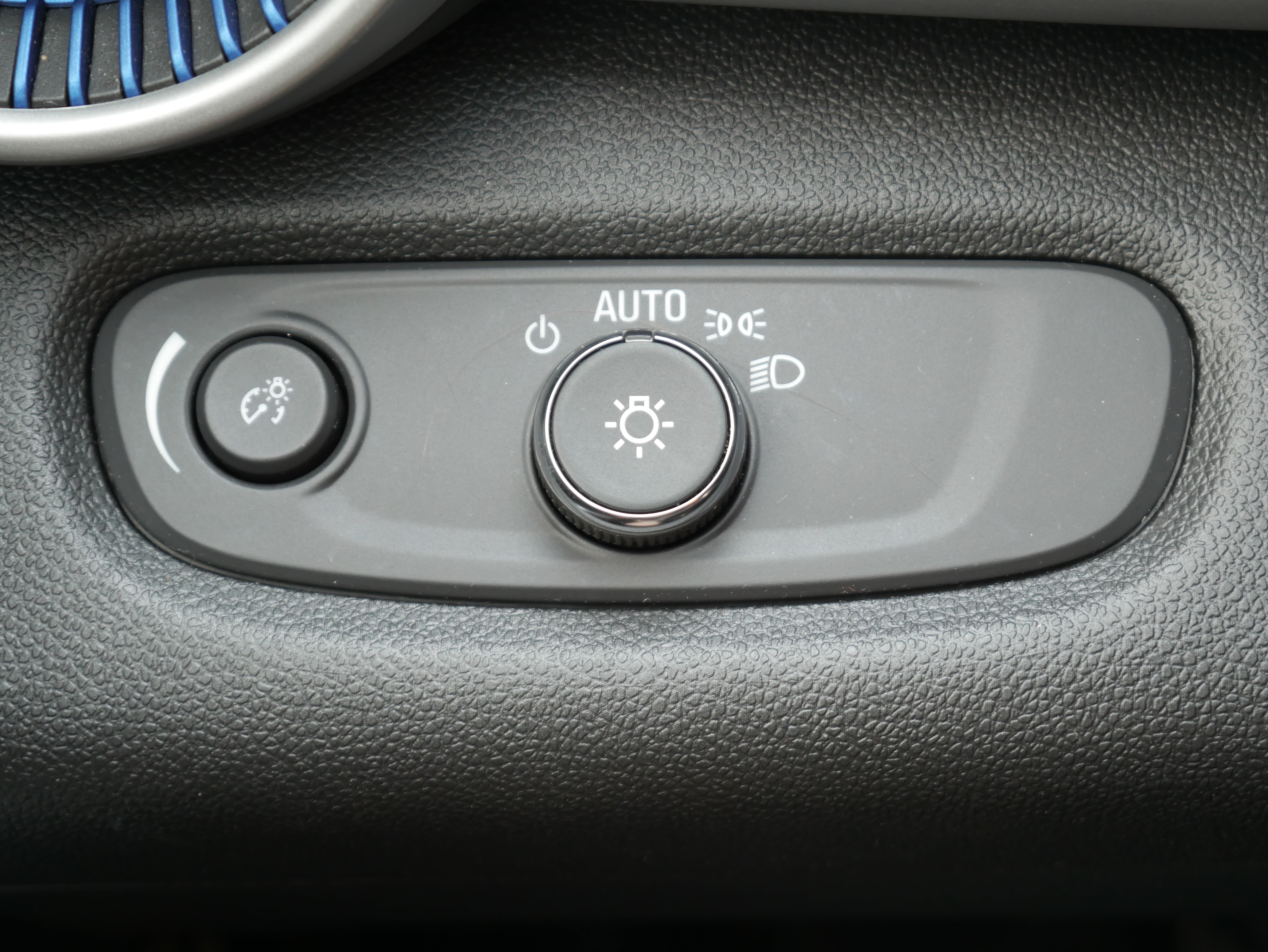 Certified 2024 Chevrolet Trax LS FWD image 28