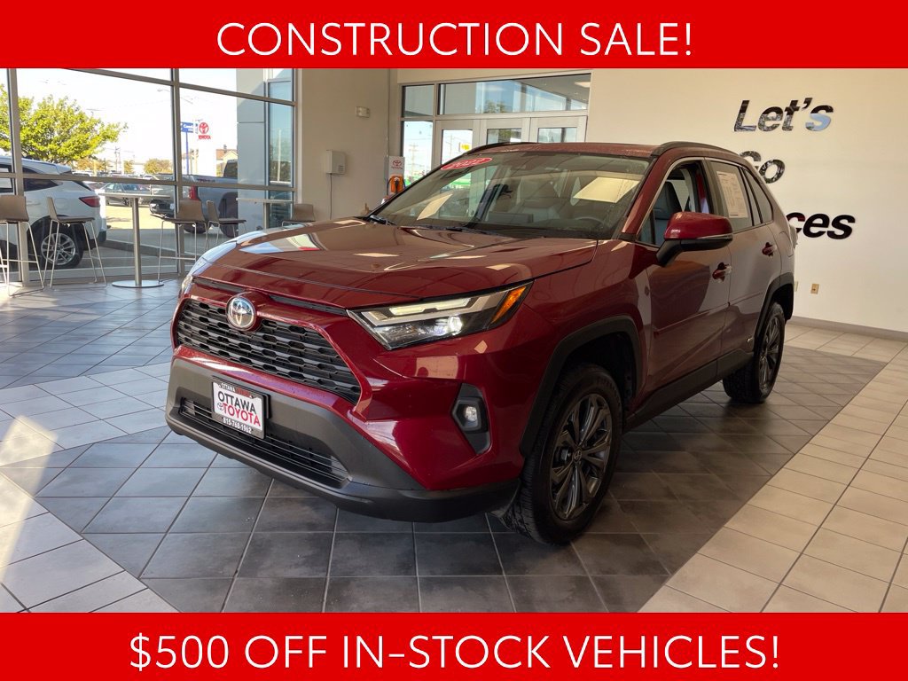 Used 2022 Toyota RAV4 XLE Premium AWD/4WD image 2
