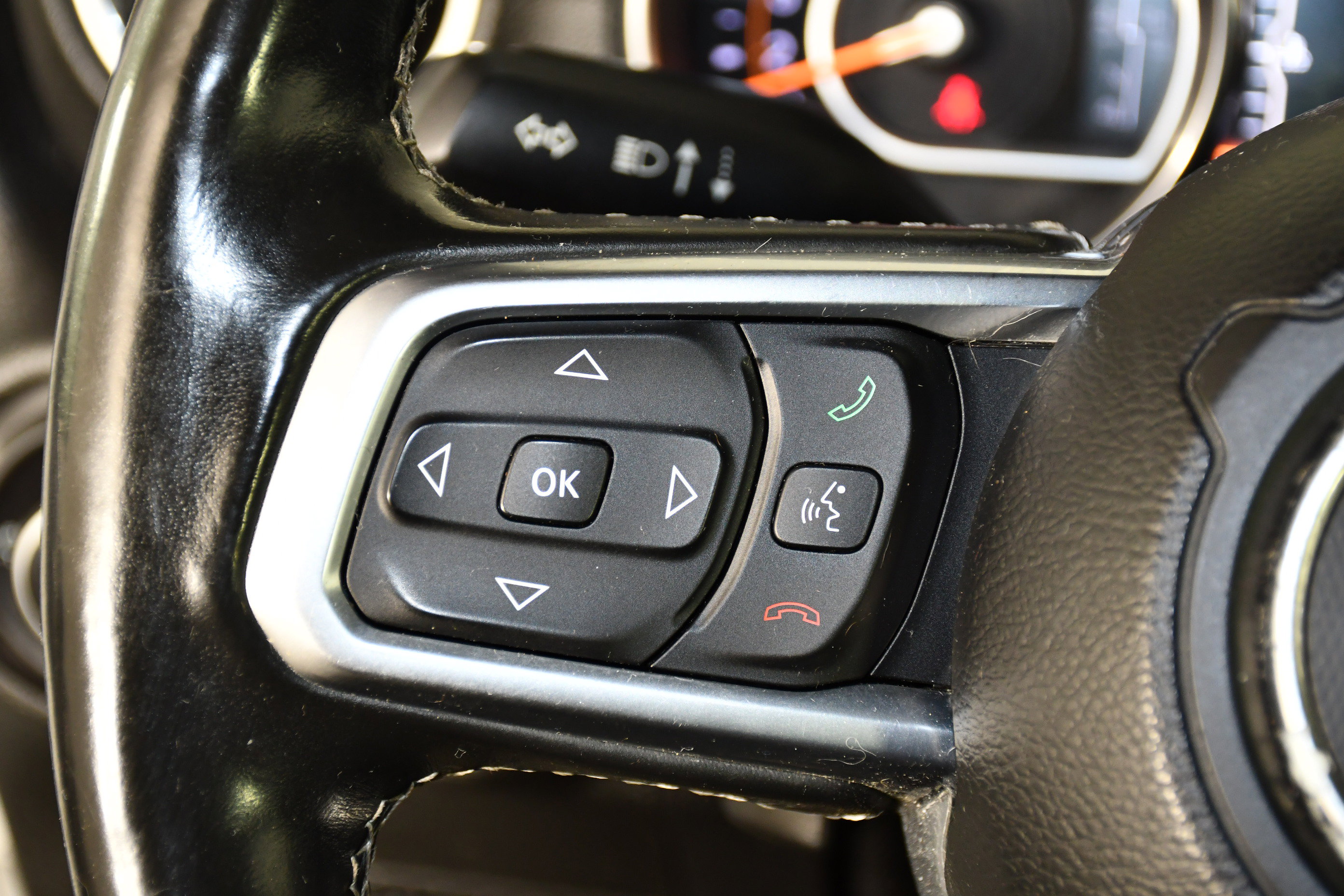 Used 2018 Jeep Wrangler Unlimited Sahara w/ Uconnect 4C Nav & Sound Group image 21