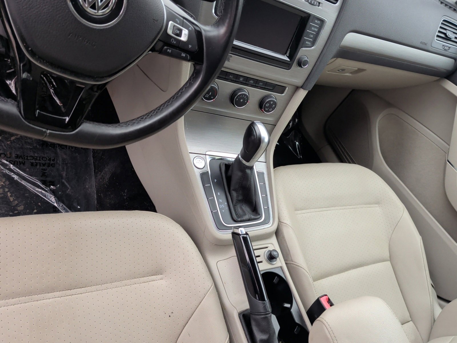 Used 2015 Volkswagen Golf TDI S image 11