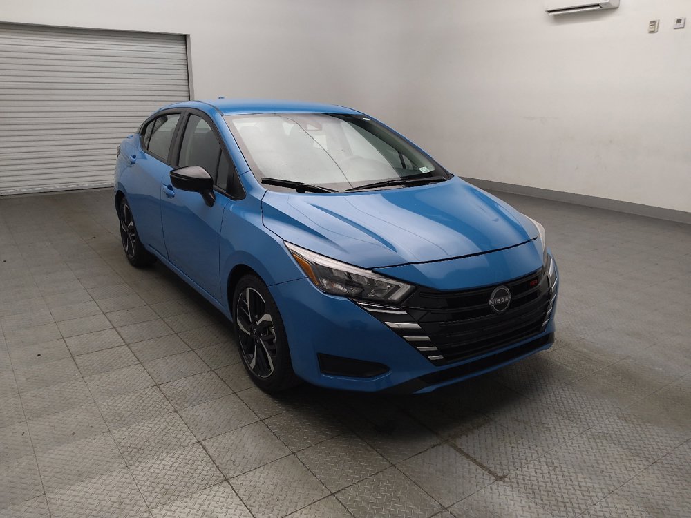 Used 2025 Nissan Versa SR FWD image 13