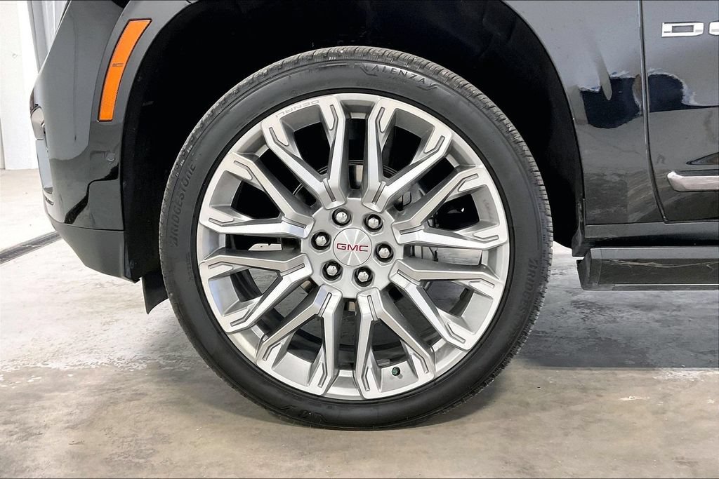 Used 2025 GMC Yukon Denali Ultimate AWD/4WD image 10