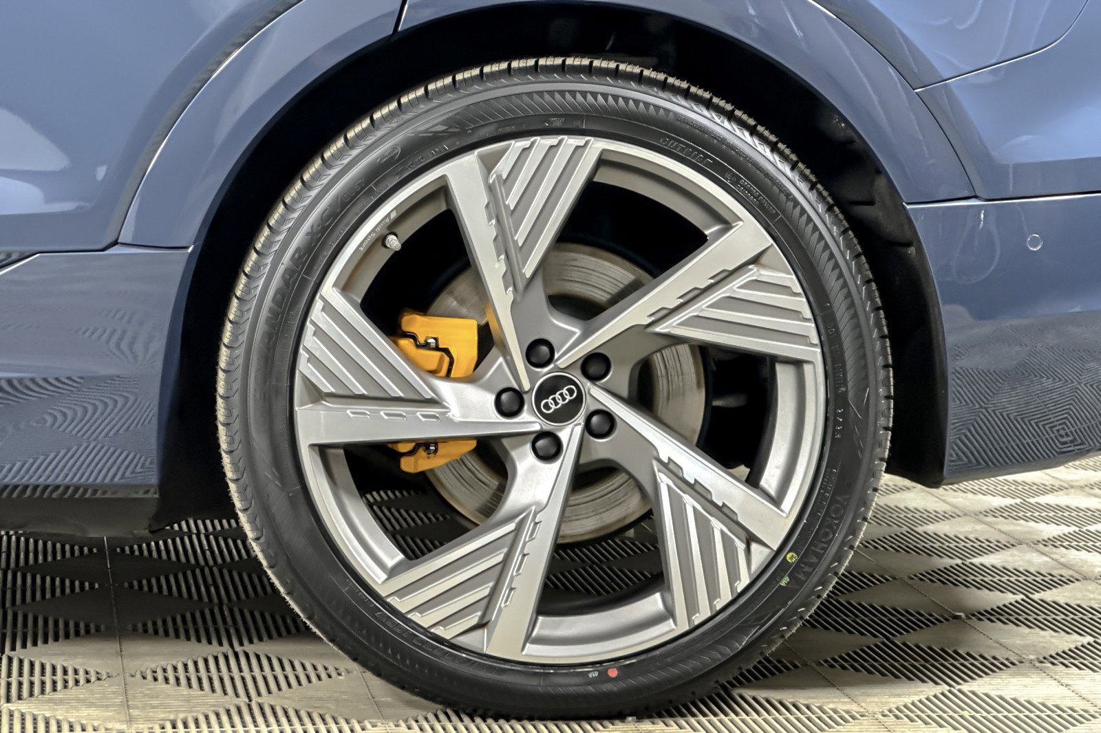 Used 2023 Audi e-tron Prestige w/ Prestige Package image 25