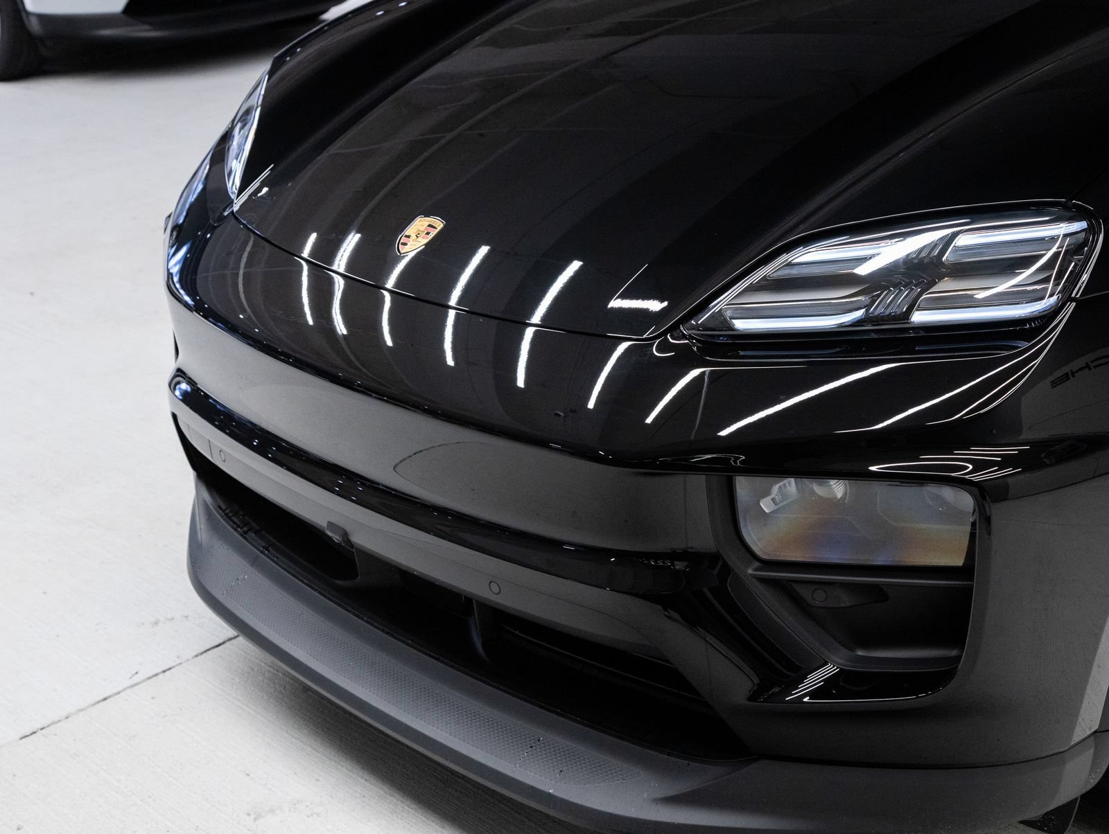 Certified 2026 Porsche Macan 4 Electric AWD/4WD image 32