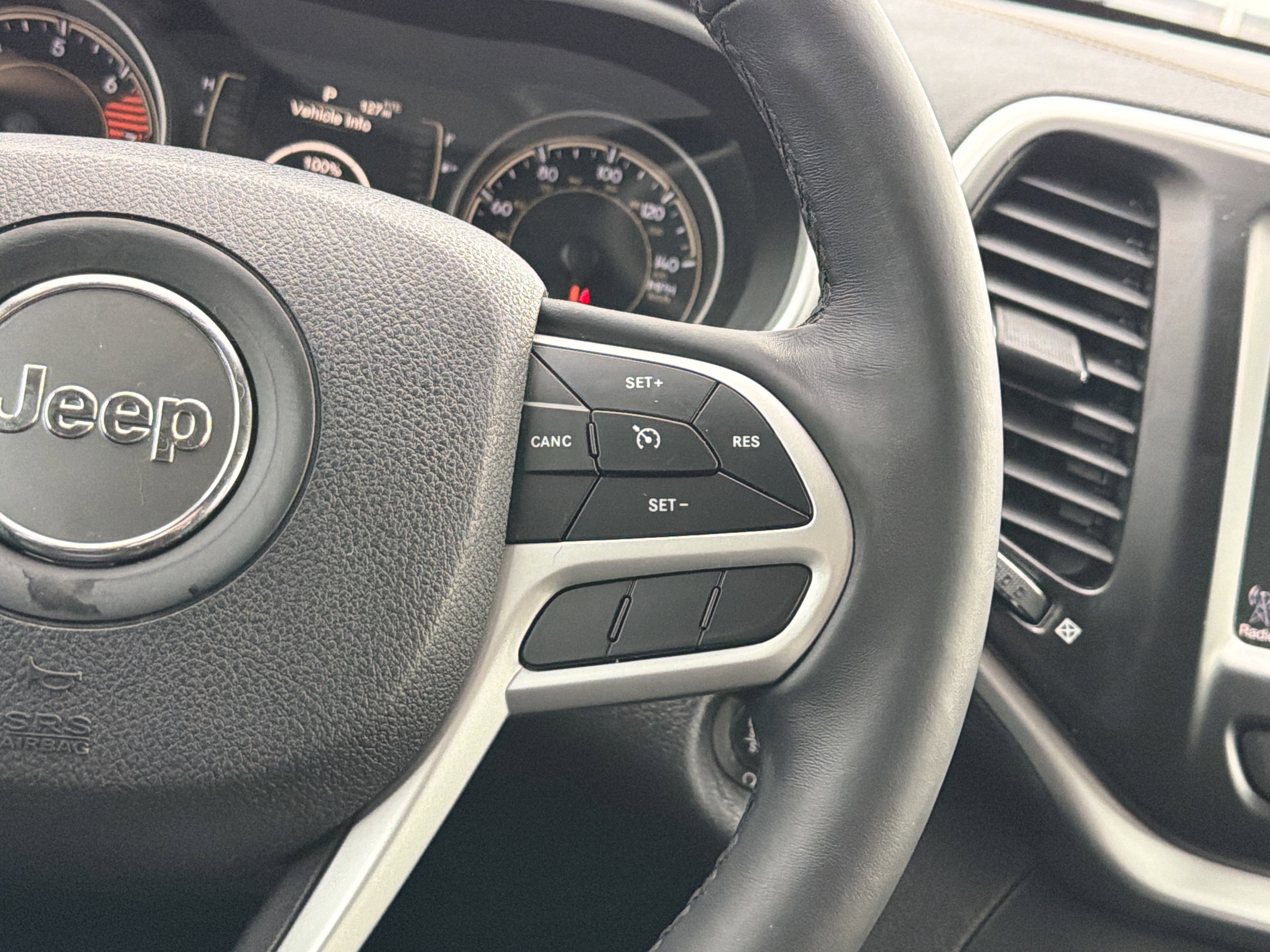 Used 2018 Jeep Cherokee Latitude Plus image 20