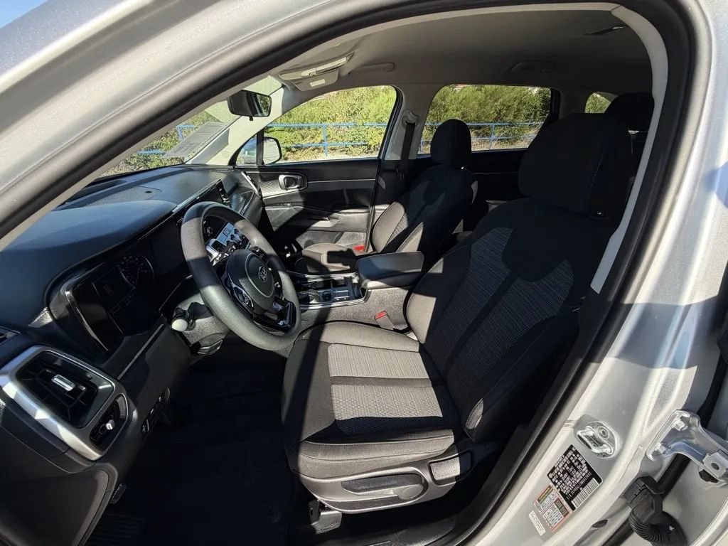 Used 2021 Kia Sorento LX FWD image 13
