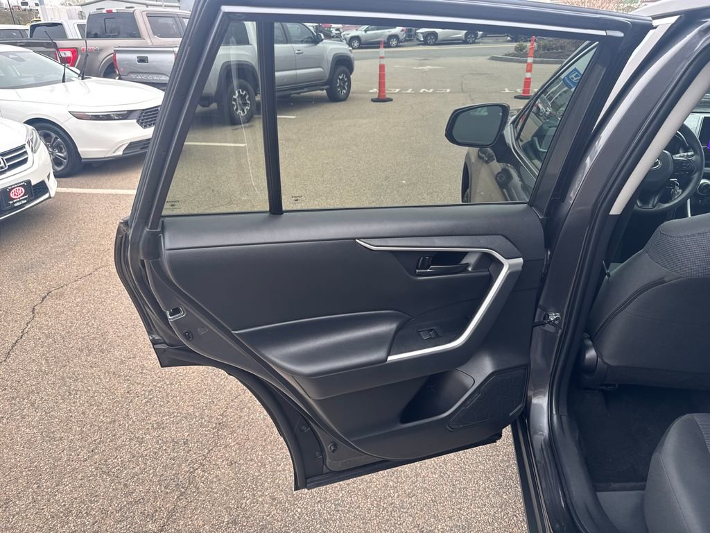 Used 2023 Toyota RAV4 LE AWD/4WD image 35