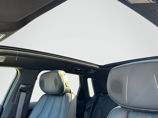 New 2026 Cadillac Lyriq V w/ LPO, Floor Liner Package AWD/4WD image 9