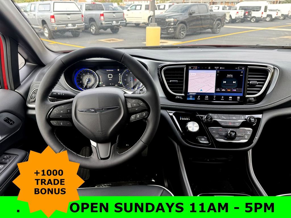 New 2026 Chrysler Pacifica Limited w/ Uconnect Theater Family Group image 18