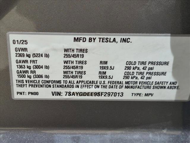 Used 2025 Tesla Model Y Long Range AWD/4WD image 19