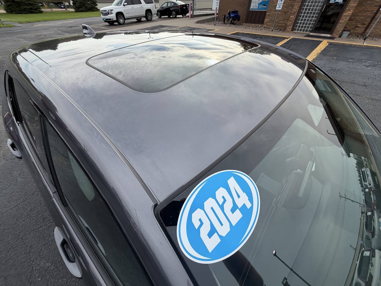 Used 2024 Honda HR-V EX-L image 8