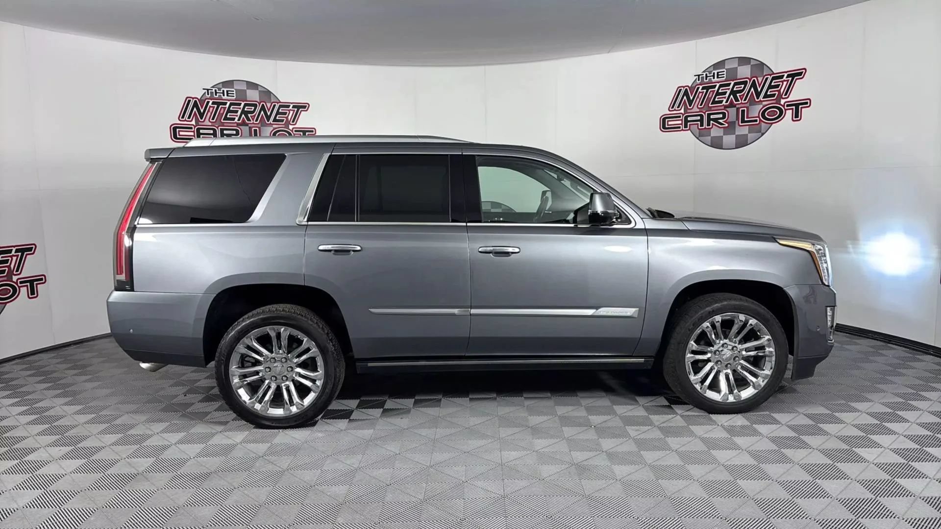 Used 2020 Cadillac Escalade Premium Luxury w/ LPO, Radiant Package AWD/4WD image 10