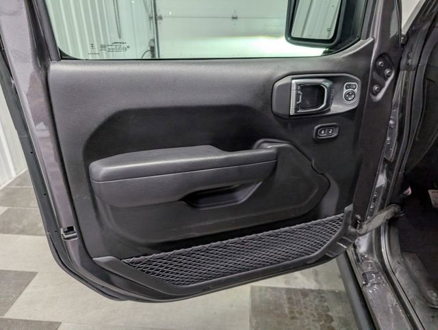 Used 2025 Jeep Wrangler Unlimited Rubicon 4xe w/ Convenience Group AWD/4WD image 12