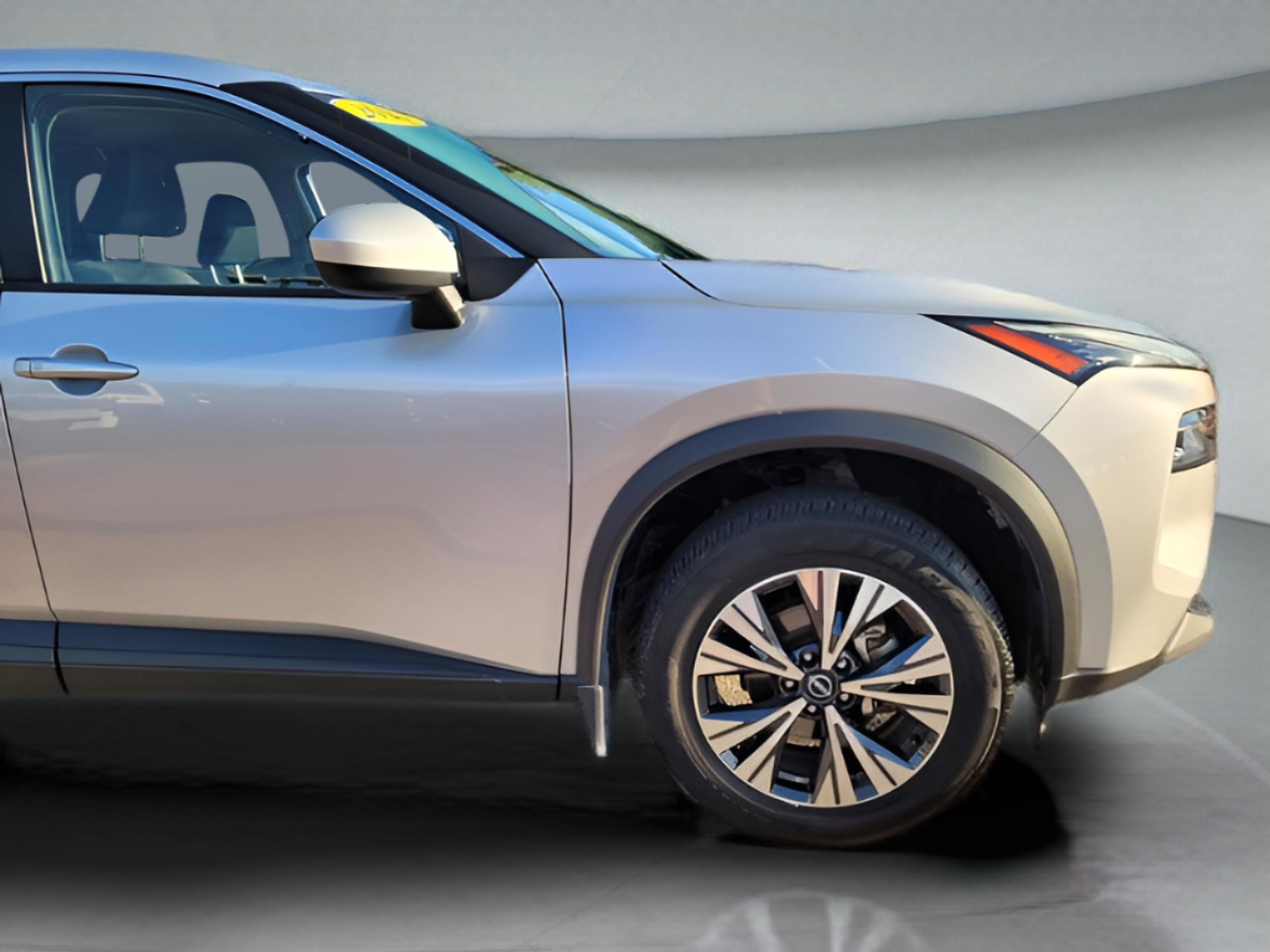 Used 2023 Nissan Rogue SV image 35