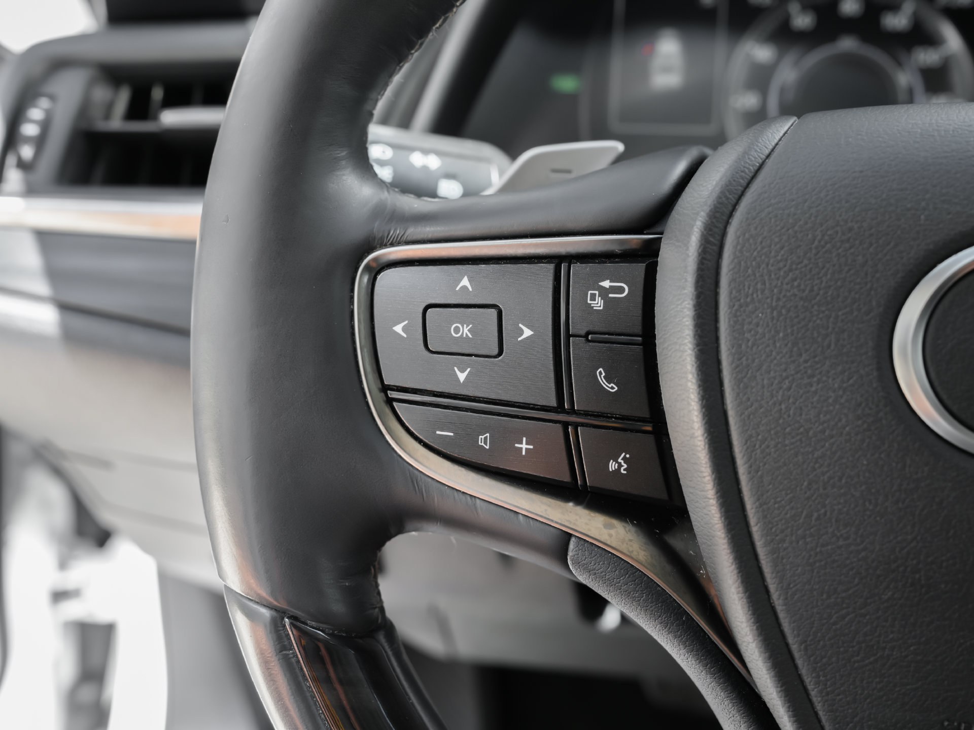 Used 2020 Lexus ES 300h w/ Premium Package FWD image 19