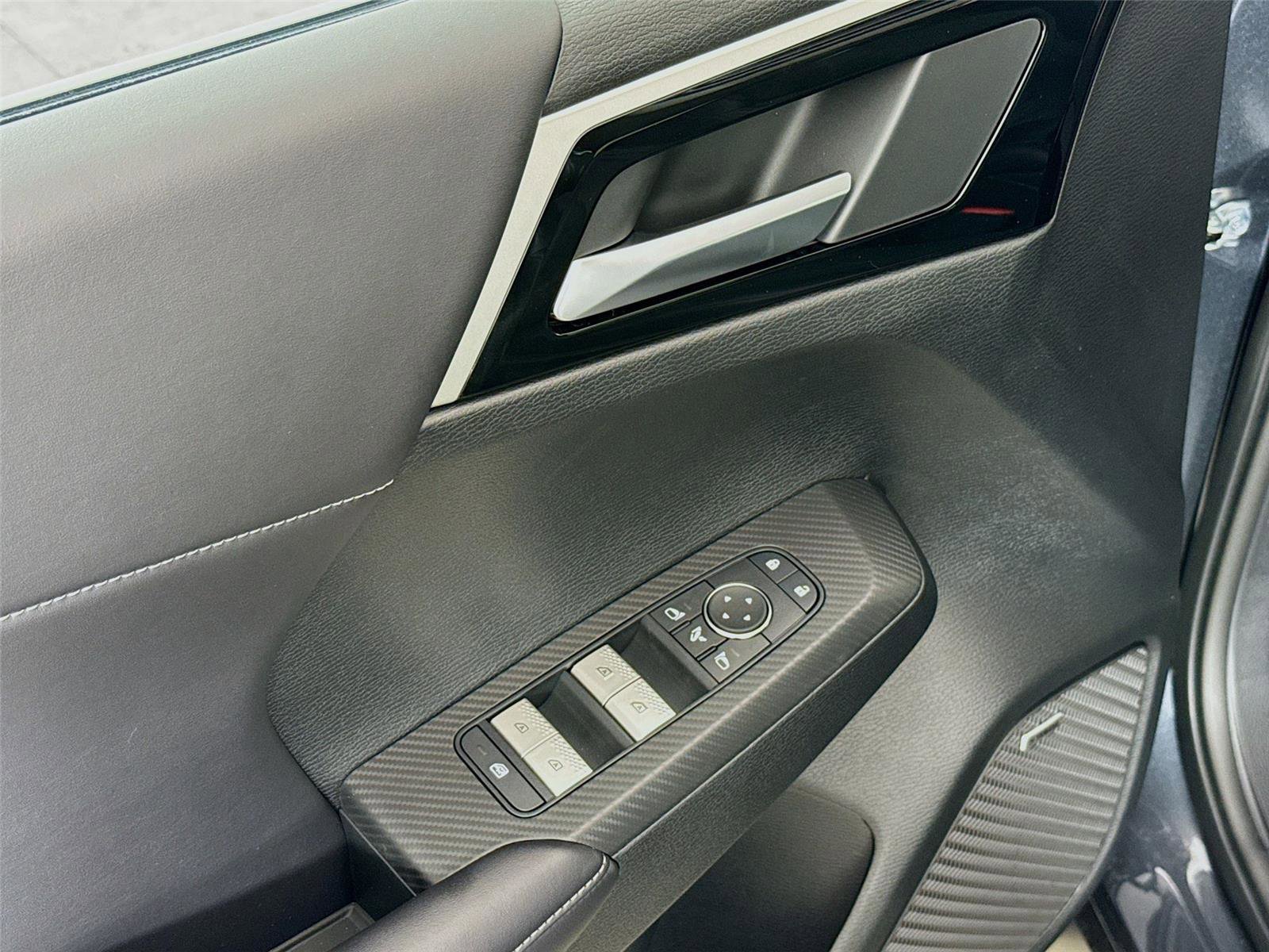 New 2026 Mitsubishi Outlander SE image 18