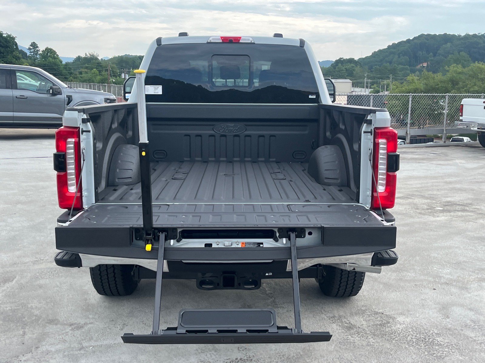 New 2026 Ford F350 Lariat w/ Lariat Ultimate Package AWD/4WD image 4