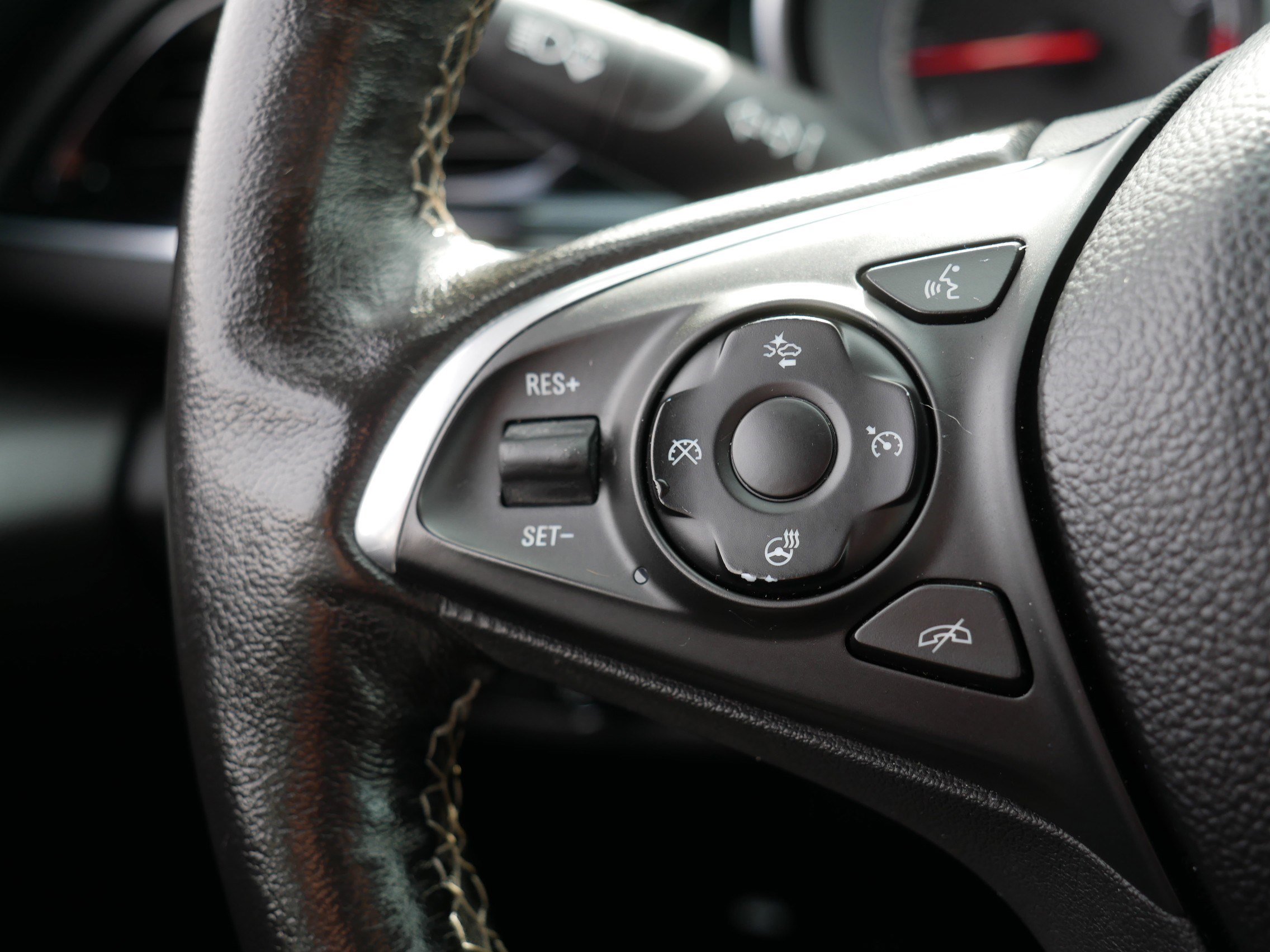 Used 2018 Buick Regal Essence w/ Driver Confidence Package #1 image 28