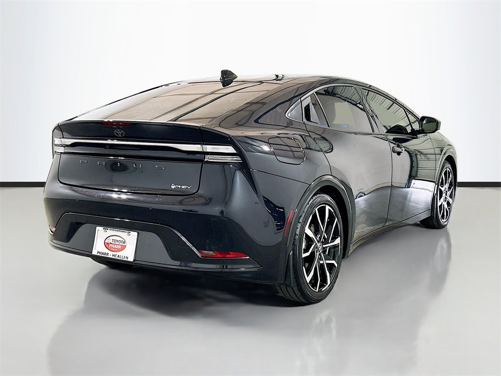 Used 2025 Toyota Prius Plug-In Hybrid image 4