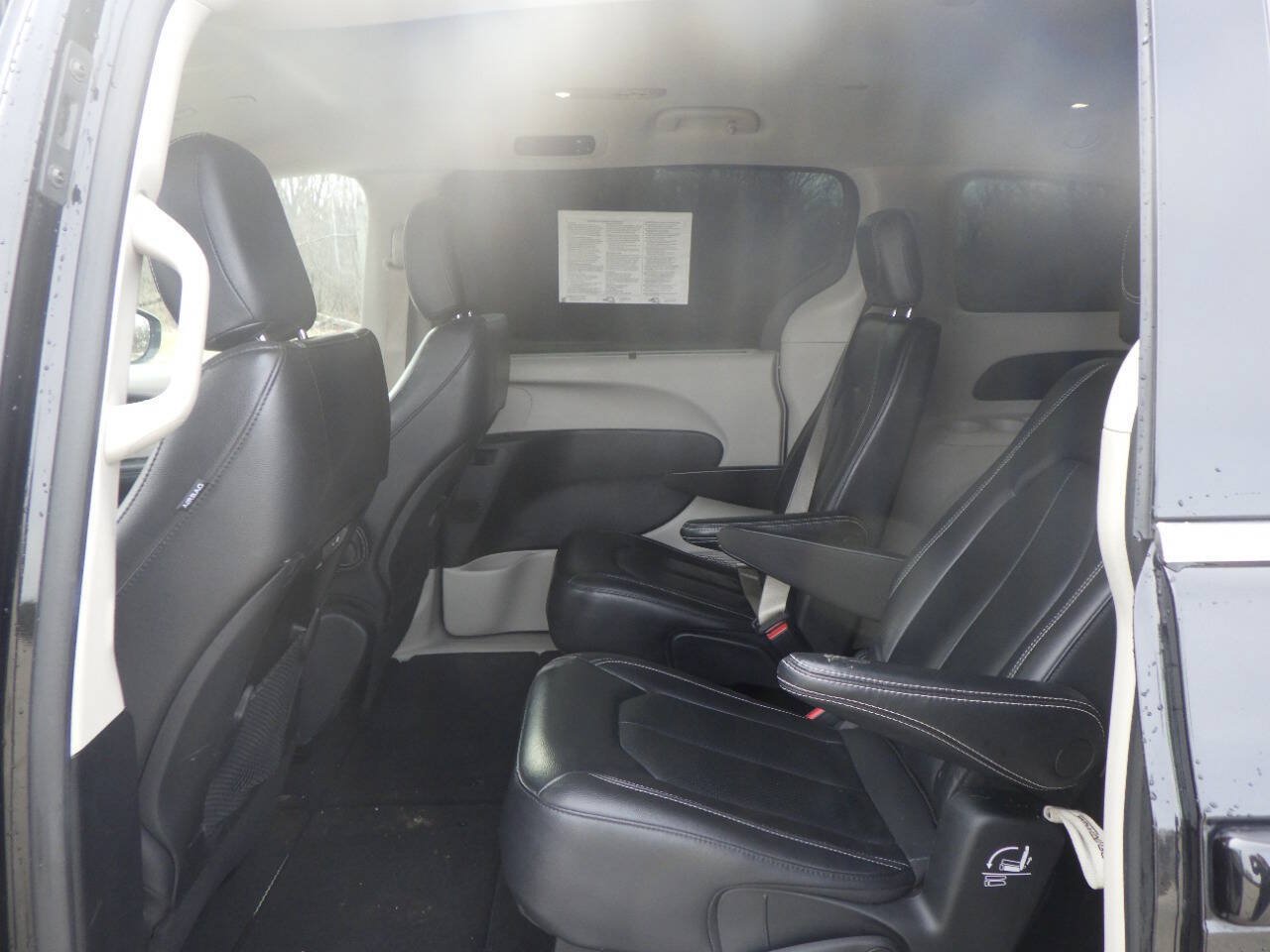 Used 2022 Chrysler Pacifica Touring-L FWD image 11