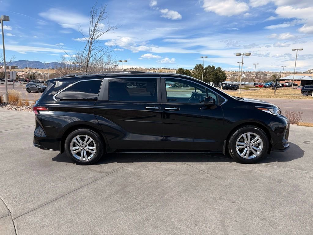 Used 2023 Toyota Sienna XSE AWD/4WD image 10