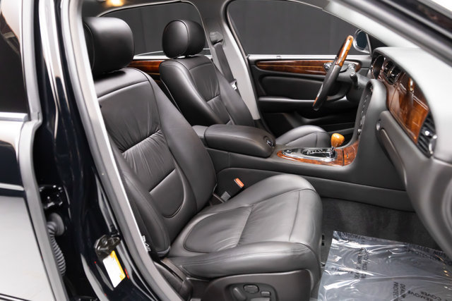 Used 2005 Jaguar XJ8 RWD image 56