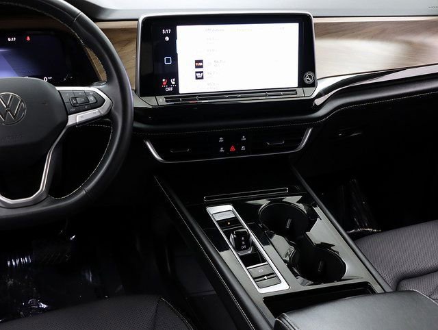 Used 2024 Volkswagen Atlas SE image 16
