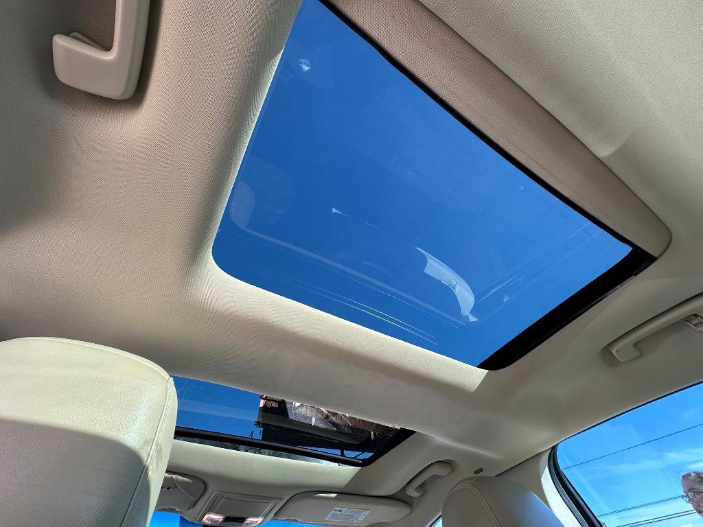 Used 2013 Lincoln MKS AWD image 6