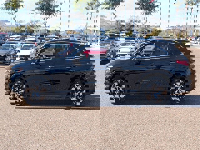 Used 2024 Mercedes-Benz GLC 300 4MATIC image 3