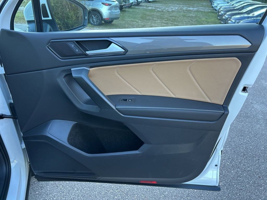 Used 2024 Volkswagen Tiguan SE image 43