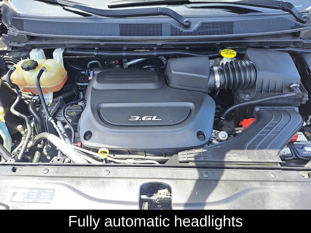 Used 2017 Chrysler Pacifica Touring-L FWD image 10