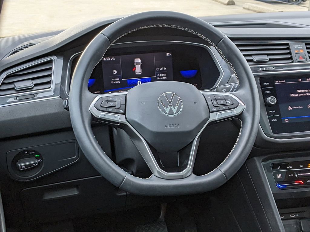 Used 2023 Volkswagen Tiguan SE image 14