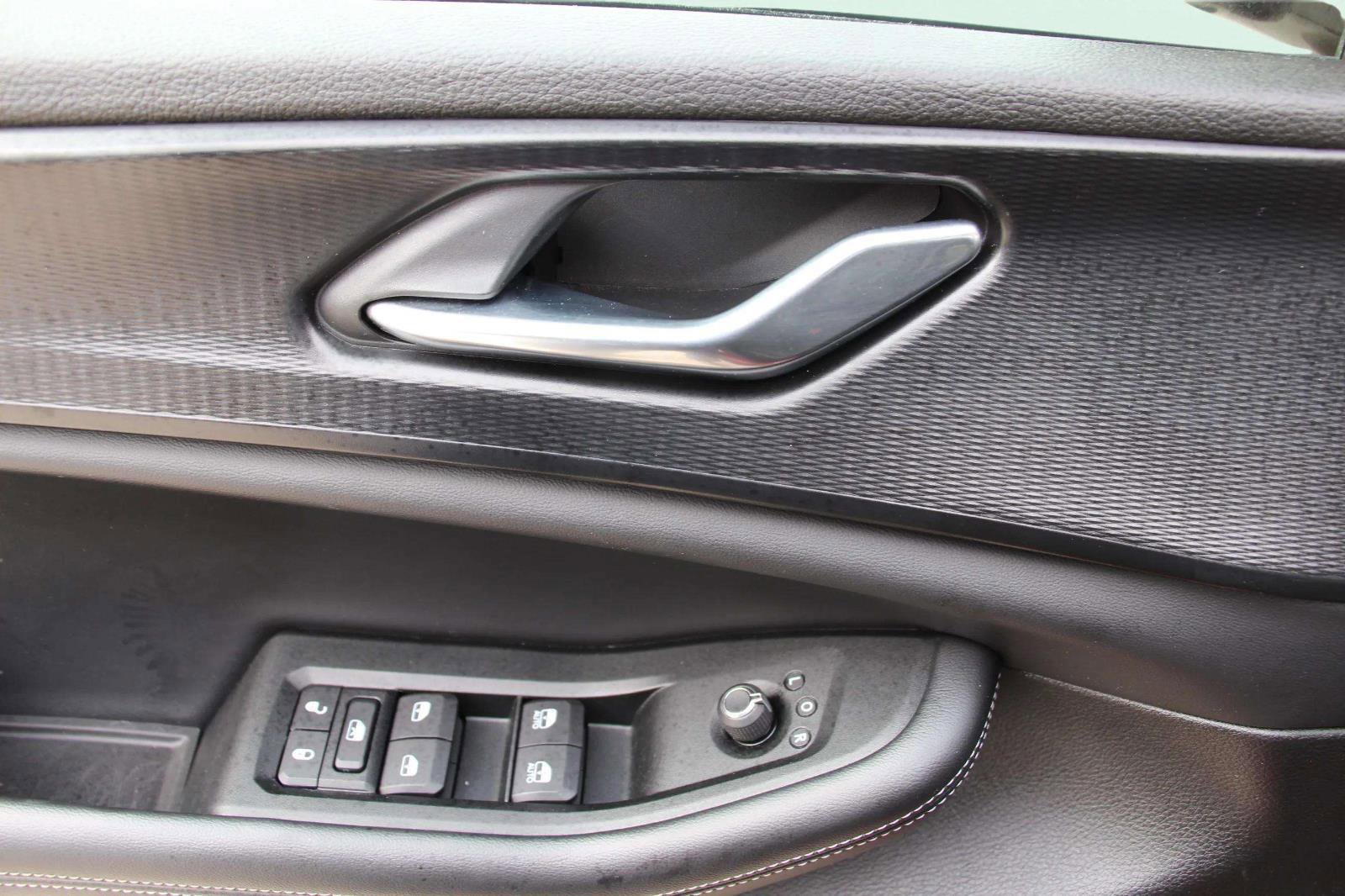 Used 2025 Jeep Grand Cherokee Altitude image 21