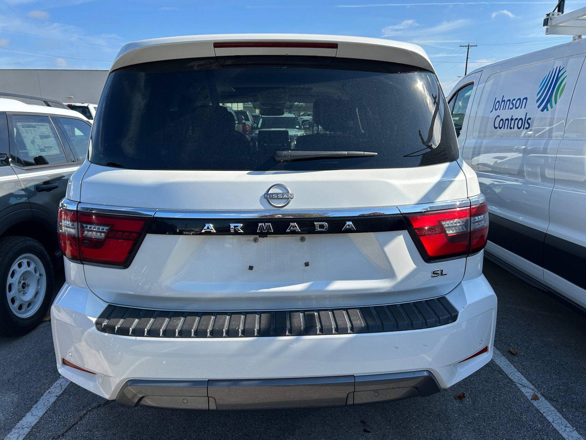 Used 2024 Nissan Armada SL w/ Captain's Chairs Package image 30