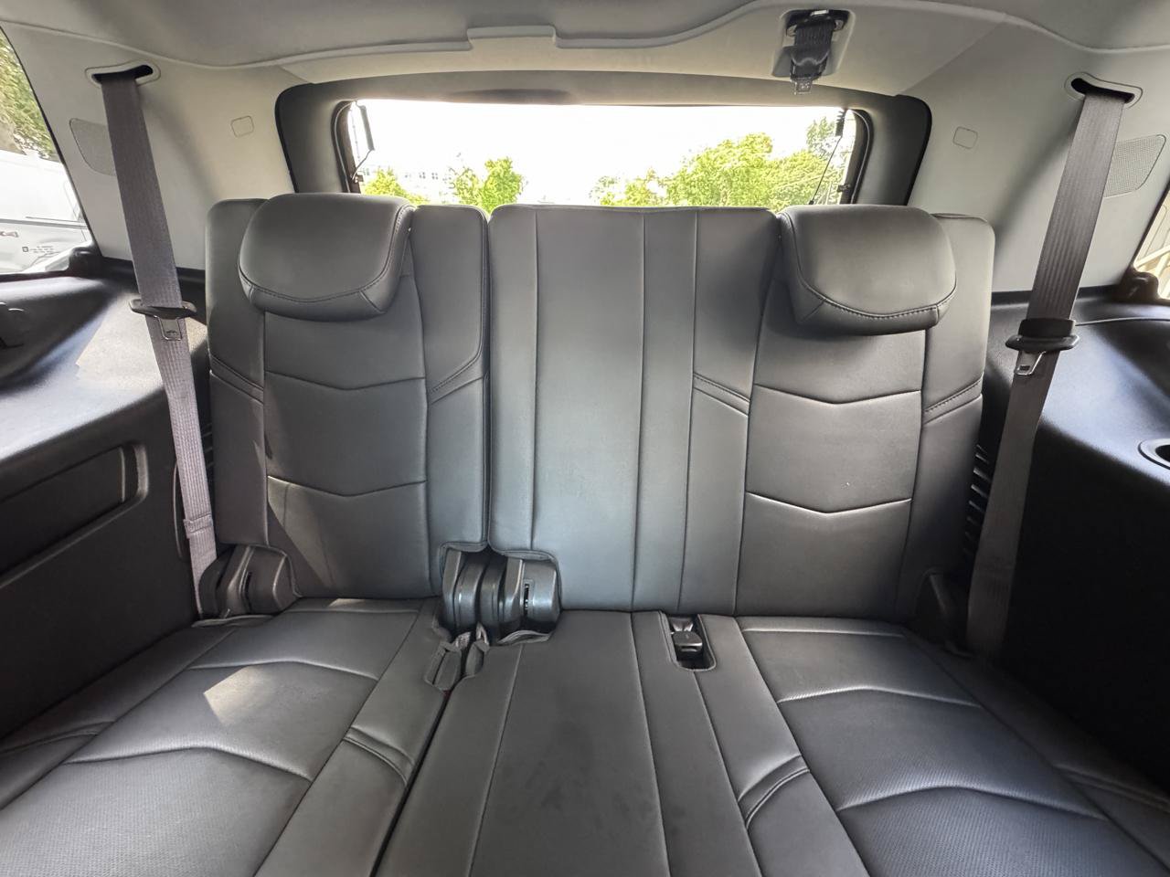 Used 2015 Cadillac Escalade Luxury AWD/4WD image 13