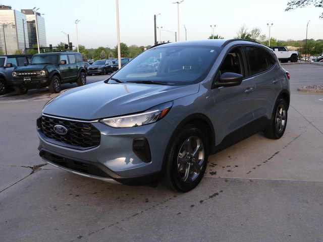 Used 2025 Ford Escape ST-Line w/ Equipment Group 301A FWD image 2