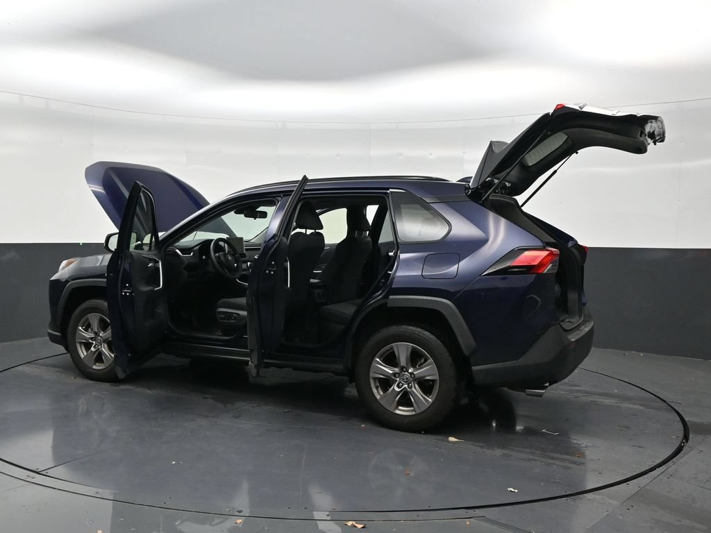 Used 2025 Toyota RAV4 XLE AWD/4WD image 31