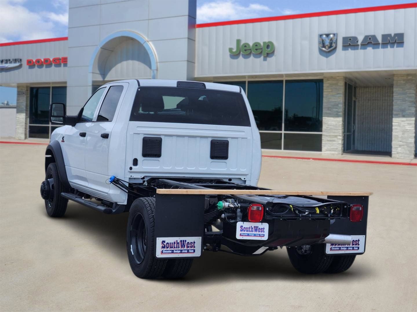 New 2026 RAM 5500 Tradesman AWD/4WD image 4