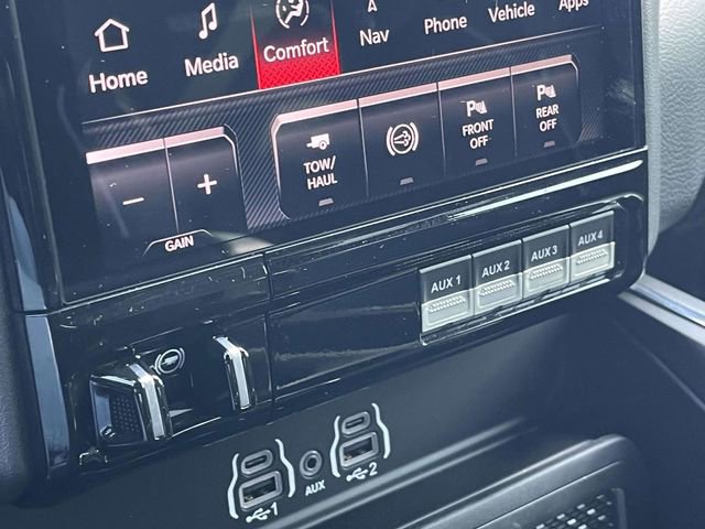 Used 2025 RAM 3500 Laramie AWD/4WD image 33
