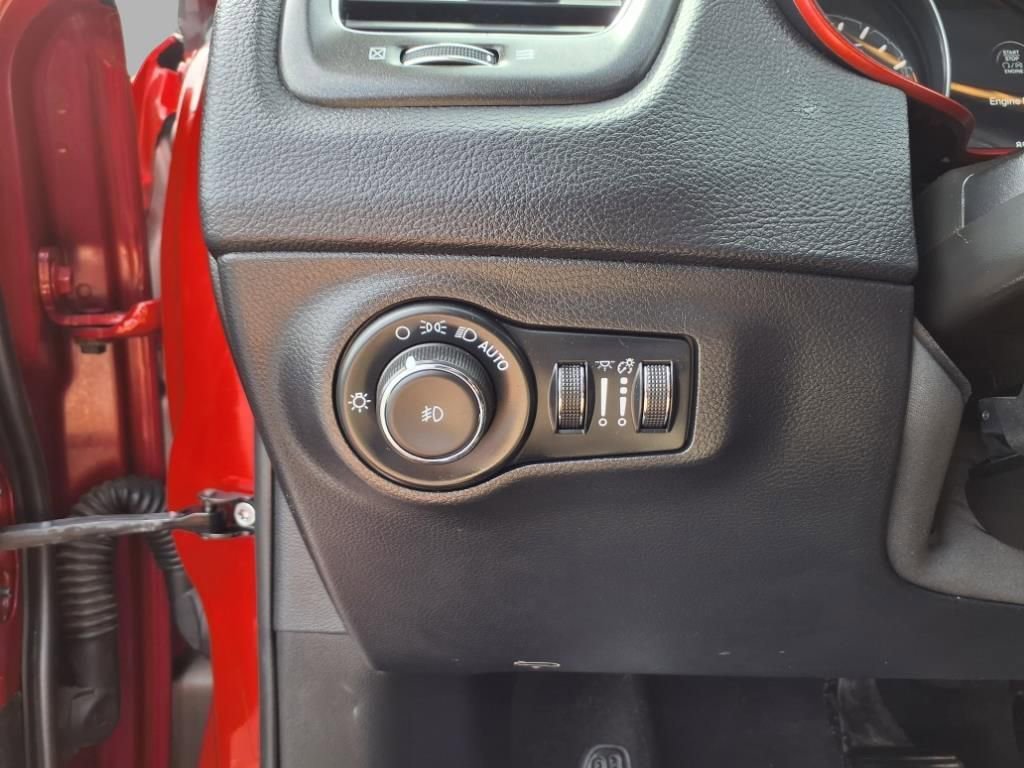 Used 2020 Jeep Compass Trailhawk image 14