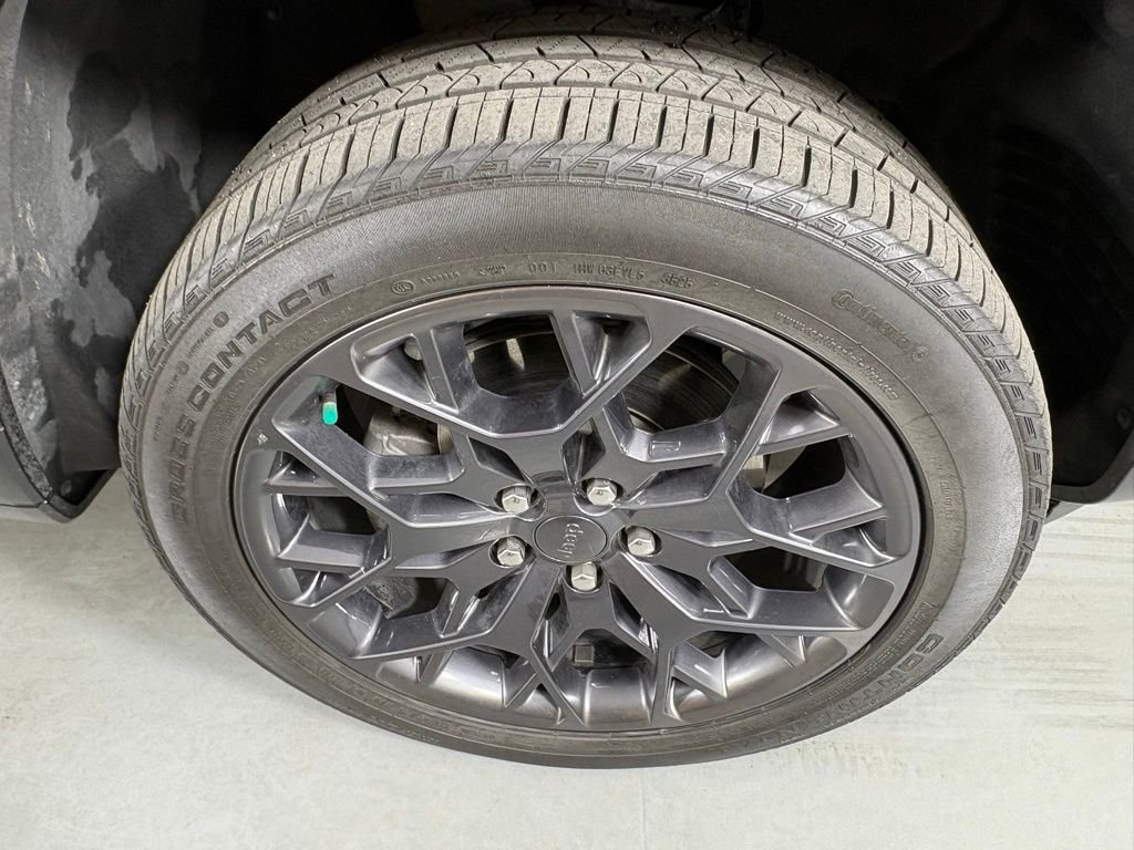 Used 2025 Jeep Grand Cherokee L Summit AWD/4WD image 11