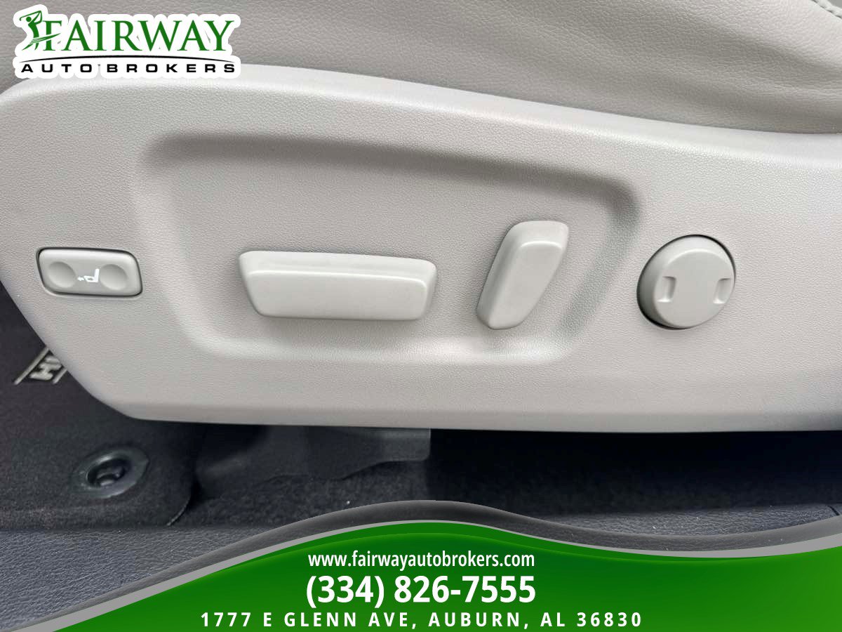 Used 2019 Toyota Highlander XLE FWD image 17