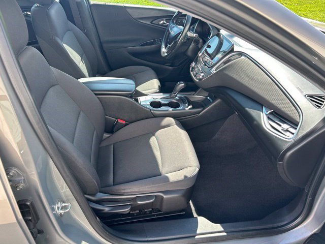 Used 2017 Chevrolet Malibu LT FWD image 43